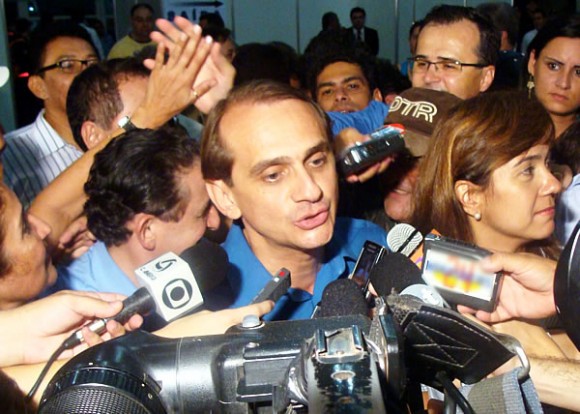 Wilson xinga prefeito, enfrenta ira e deixa Xavantina do aeroporto