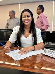 Prefeita Francieli paga 13º no valor de R$ 2,4 milhões de todos os servidores de Leverger;<VIDEO> 