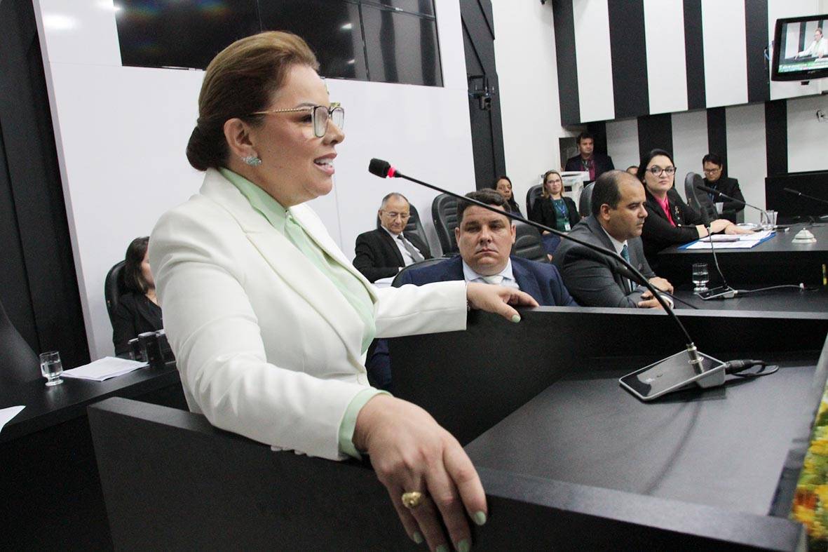 Paula Calil assume presidência da Câmara de Cuiabá com Mesa Diretora histórica 