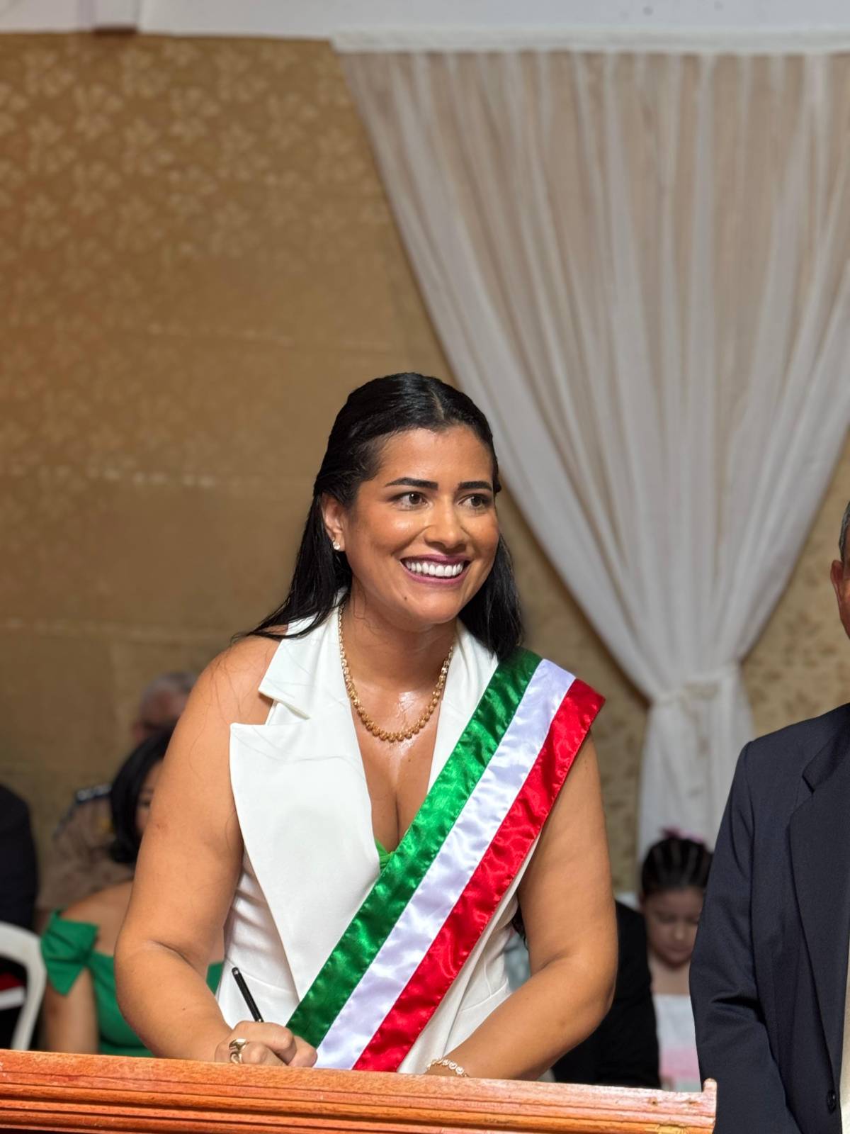 Primeira Prefeita reeleita de Santo Antônio de Leverger assume com promessa de mais resultados