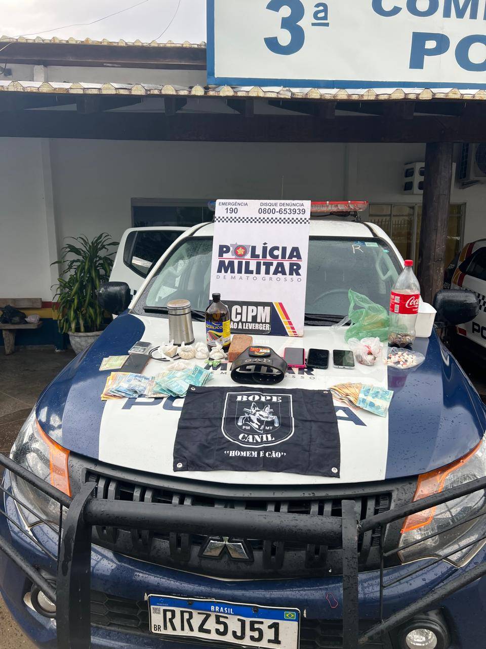 Polícia Militar prende suspeitos de tráfico de drogas em Santo Antônio de Leverger