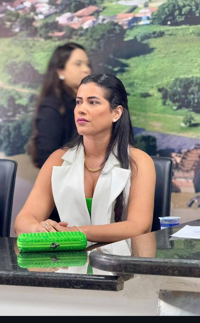 Prefeita Francieli participa de Encontro Pedagógico que marca preparação para o ano letivo em Santo Antônio de Leverger