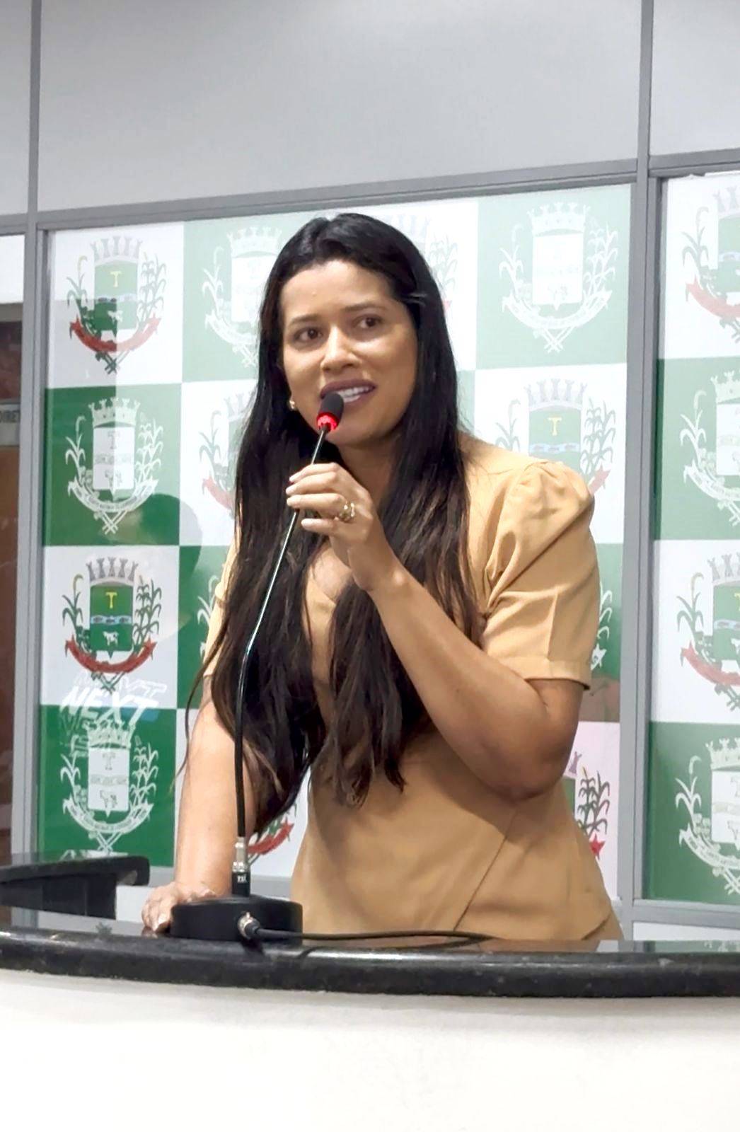 Prefeita Francieli Magalhães pede aos homens valorização das mulheres e respeito em dia de homenagem;<VIDEO>