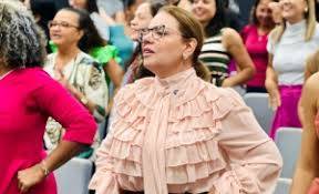 Paula Calil presta homenagem às mulheres e ressalta o empoderamento feminino na sociedade