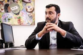 De olho em 2026, secretário avalia mudar de partido
