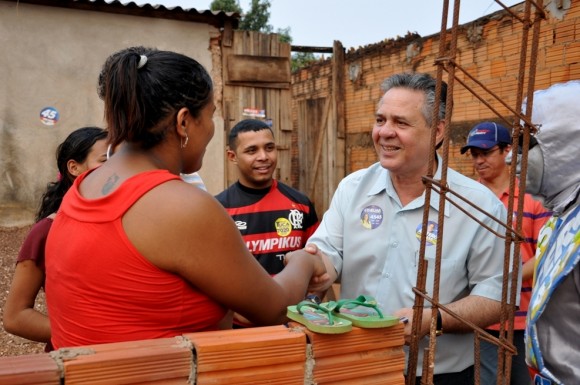 Antero recebe apoio de moradores do Três Barras, em Cuiabá 