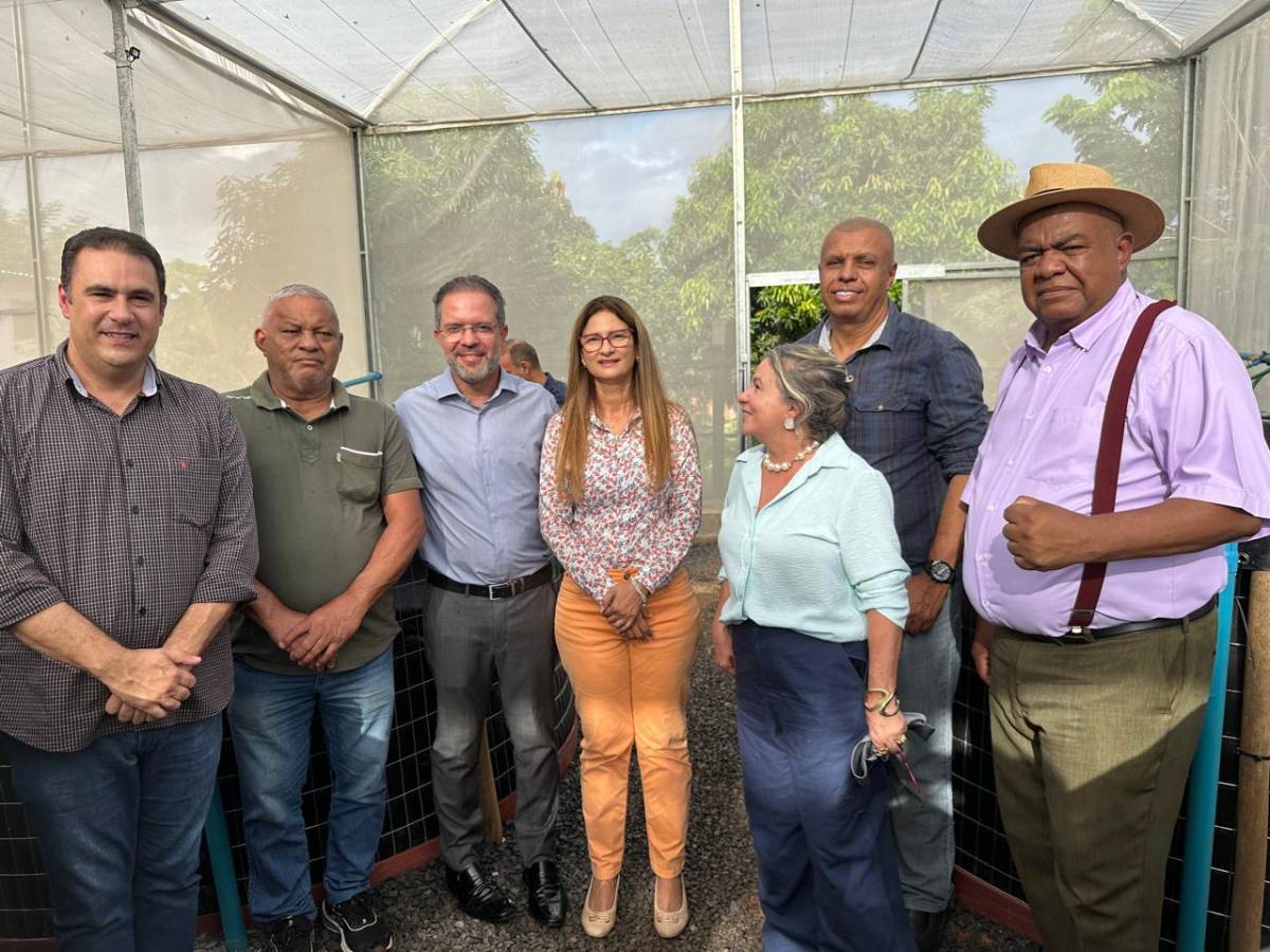 Prefeita Margareth e deputado conhecem projeto sobre produção de peixes e hortaliças integrados