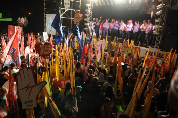 Candidatos  defendem alinhamento político