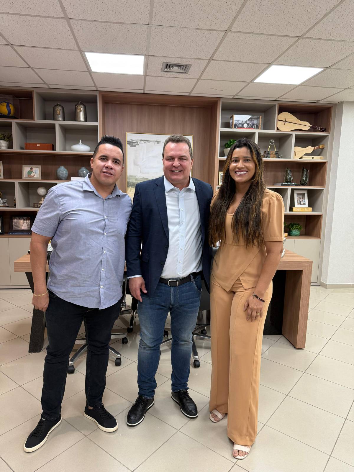 Prefeita Francieli e presidente Rafael Lima obtém garantia de recursos do deputado Max Russi para o município;<VIDEO>