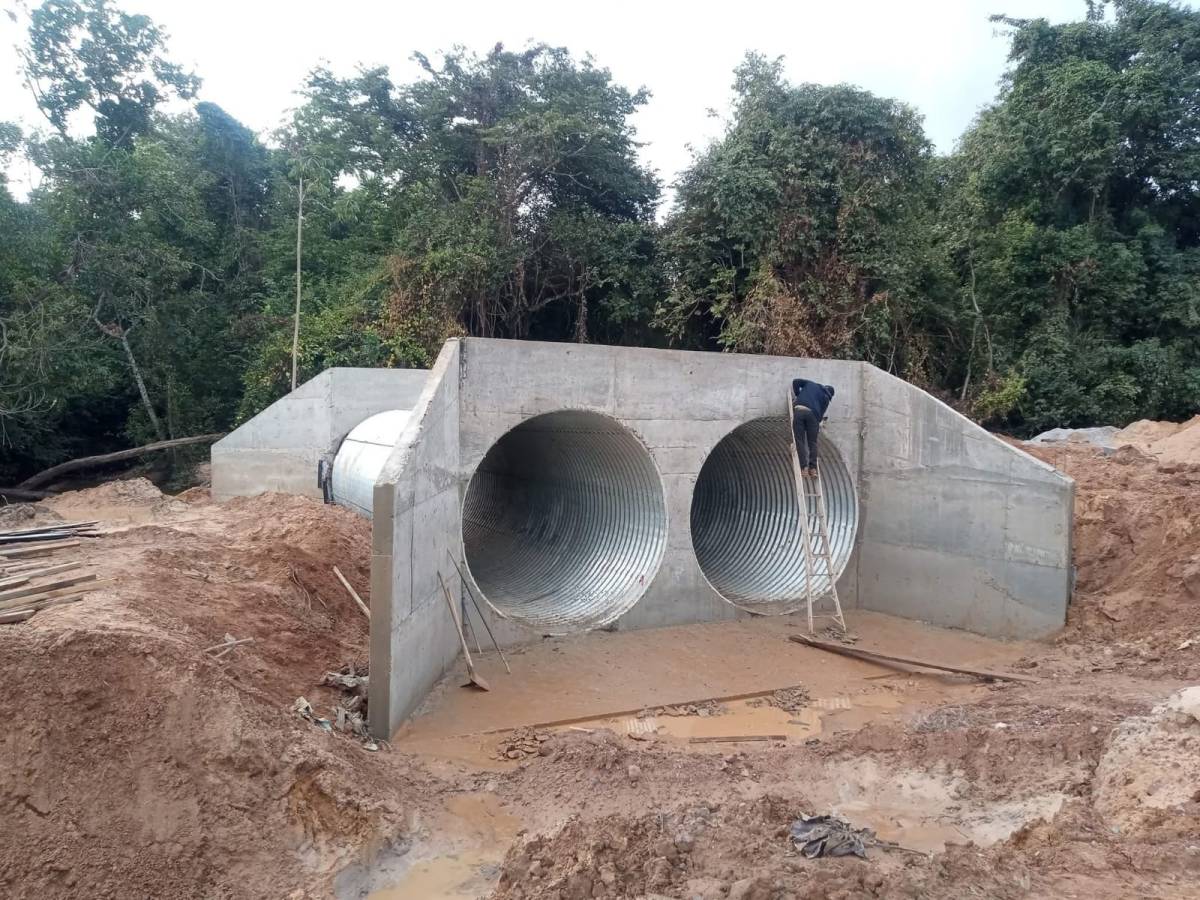 Prefeita Francieli entrega obra de drenagem neste sábado acompanhada de vereadores, secretários, lideranças políticas e comunitárias