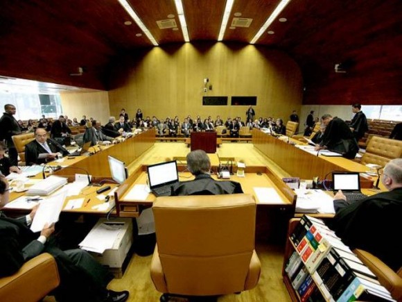 Defesa da ficha limpa reúne 130 mil assinaturas