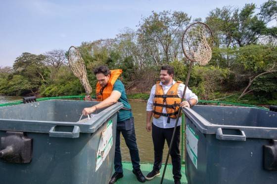 Prefeitura retira 20 toneladas de lixo do Rio Cuiabá todos os meses