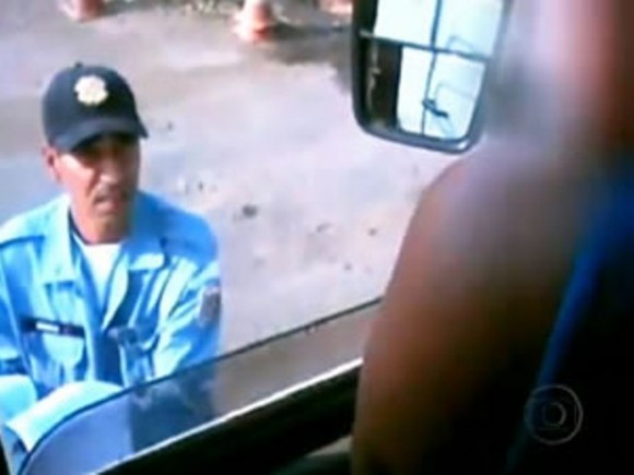 PMs são flagrados cobrando dinheiro de caminhoneiros