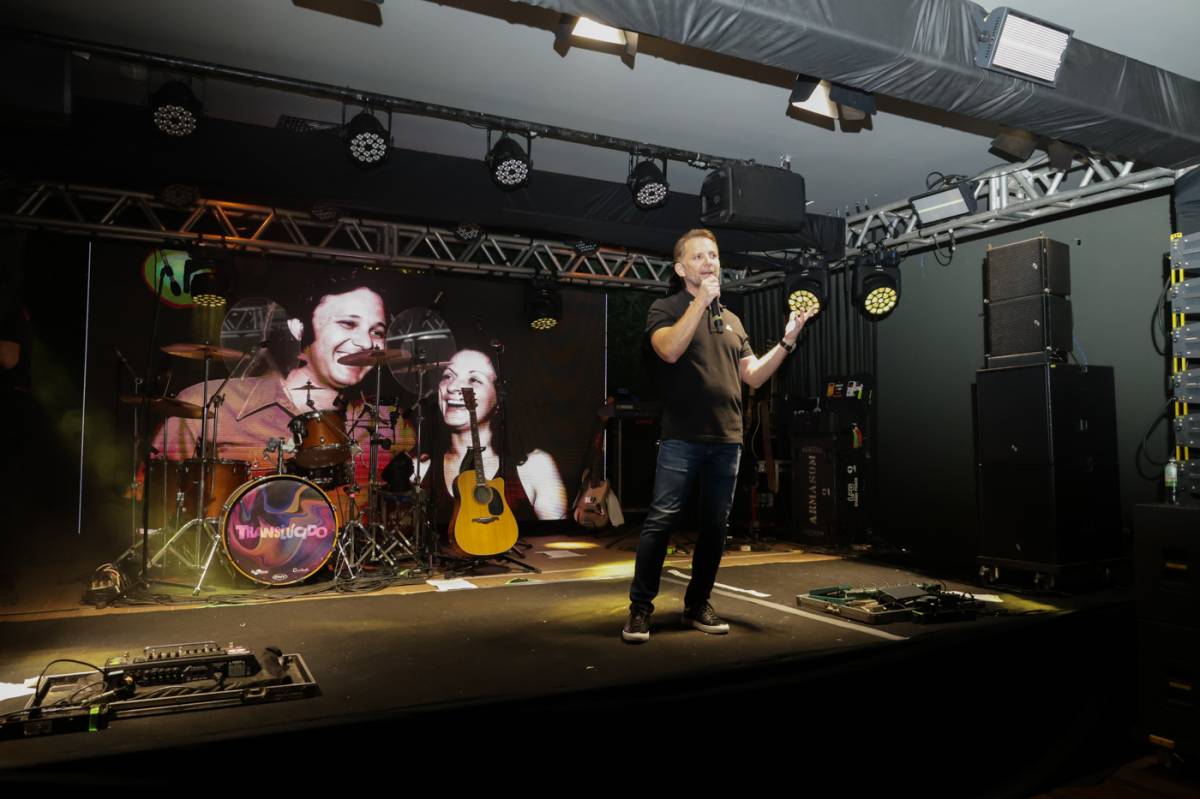 Genius Publicidade celebra 45 anos com homenagem histórica e show nacional em Cuiabá