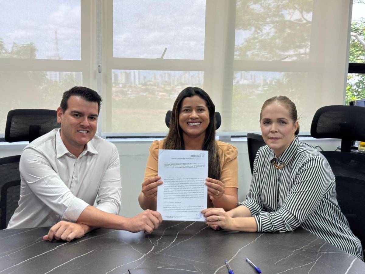 Prefeita Francieli sela acordo com Desenvolve MT para acelerar o desenvolvimento econômico de Santo Antônio de Leverger