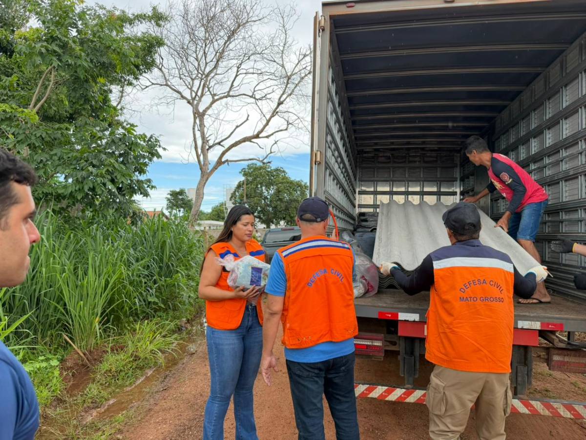 Prefeita Francieli anuncia distribuição de telhas para famílias atingidas por vendaval em Leverger