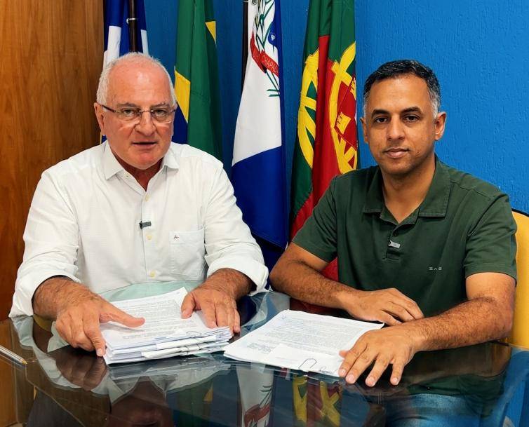 Prefeito sanciona leis que atualizam os Planos de Cargos, Carreiras e Salários dos servidores municipais