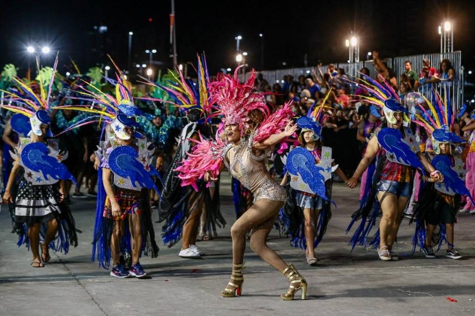 Ensaios de escolas e blocos carnavalescos são opções de lazer em Cuiabá