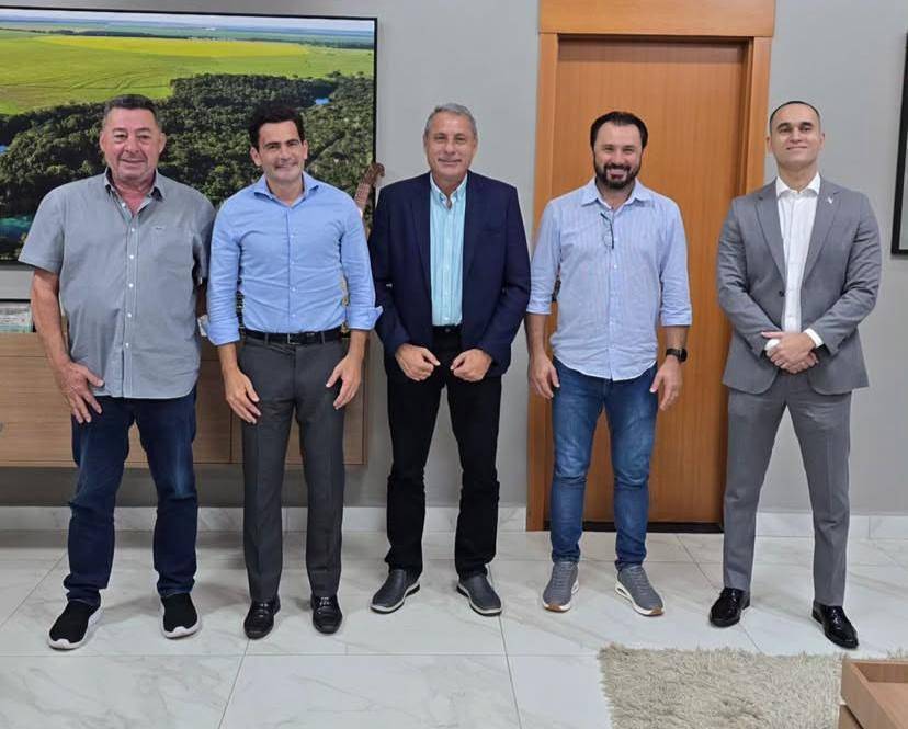Prefeito Alei Fernandes e Mauro Savi articulam agenda do governador Mauro Mendes em reunião estratégica na Casa Civil