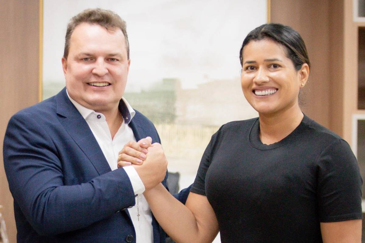 Prefeita Francieli deixa PSB e vai se filiar ao Podemos acompanhando o presidente da AL 