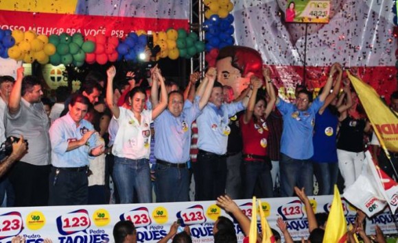 Mauro faz comício e conclama população ao 2º turno