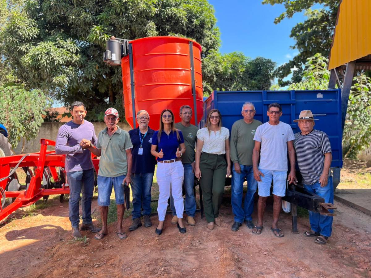 Prefeita Margareth garante reforço à agricultura familiar com entrega de implementos agrícolas a associações rurais do município