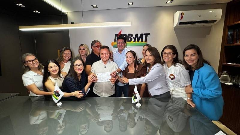 Janaina Riva e Kalil Baracat recebem Eduardo Botelho em ato de filiação no MDB