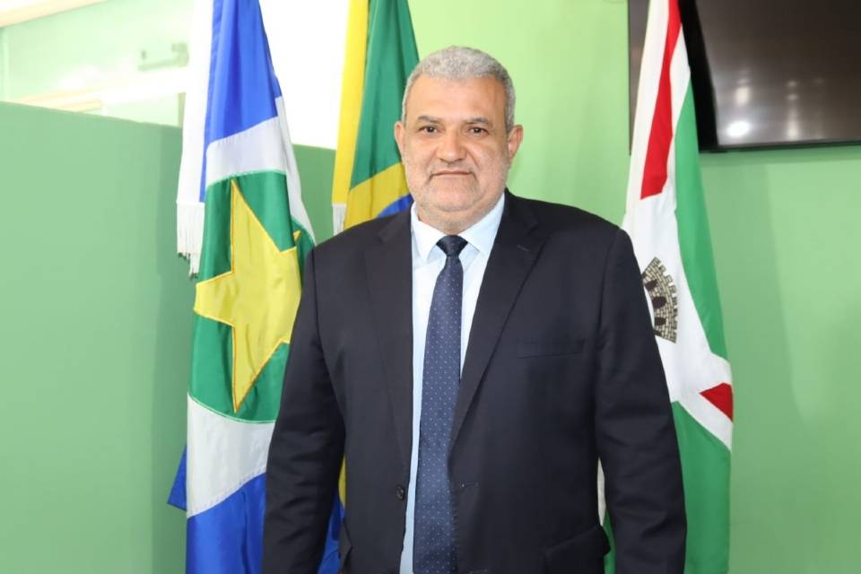 Câmara destitui presidente após denúncia de violência doméstica e vereador segue foragido