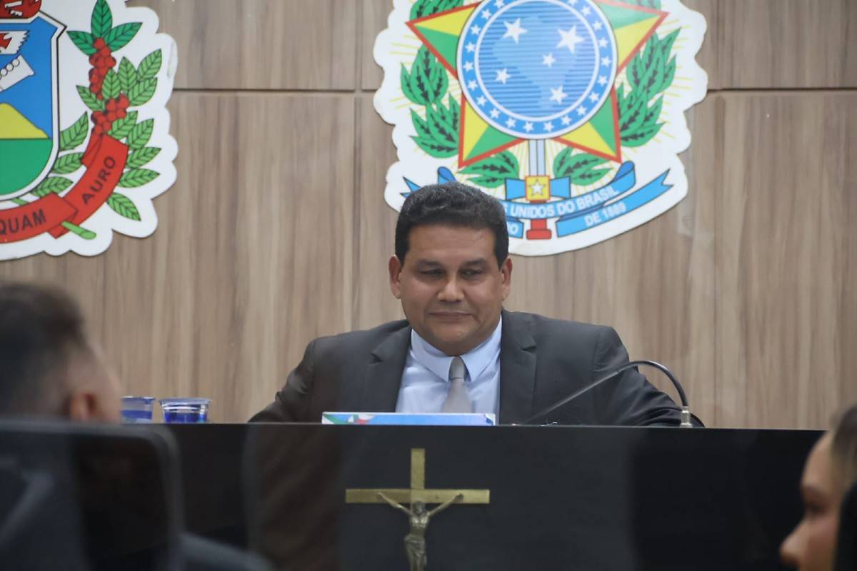 Por 12 a 11, Wanderley derrota Lucas e é reeleito presidente da Câmara de VG