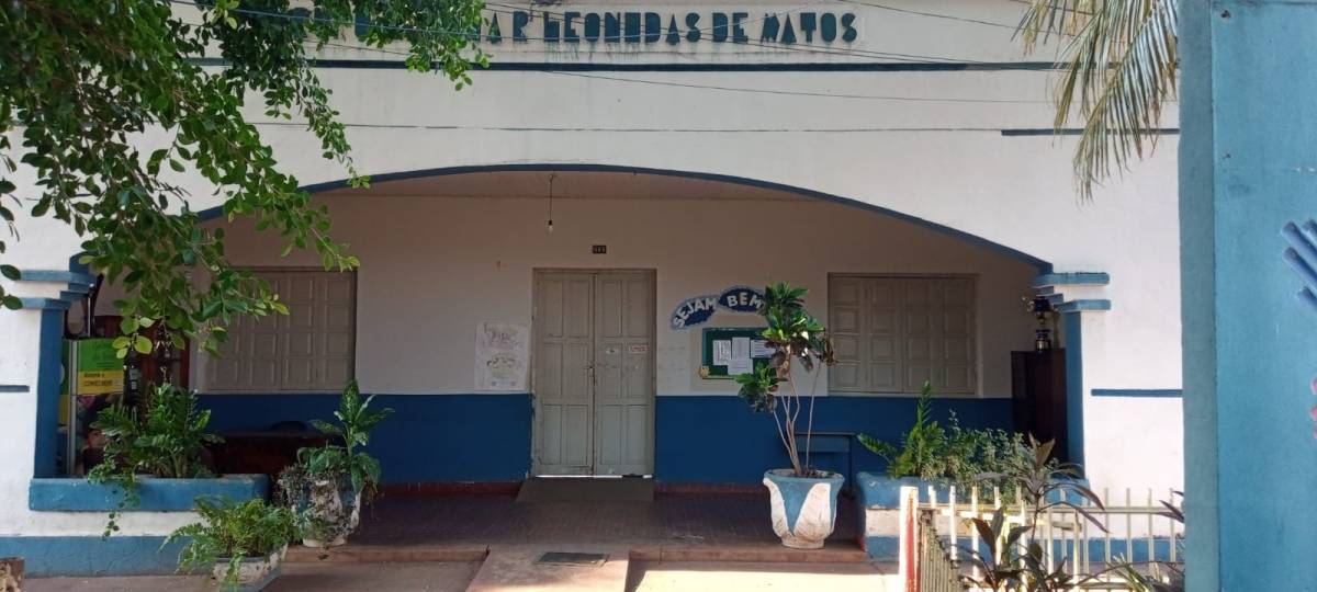 Aluno de 15 anos é flagrado com dinheiro e porção de maconha dentro de escola Leônidas de Matos