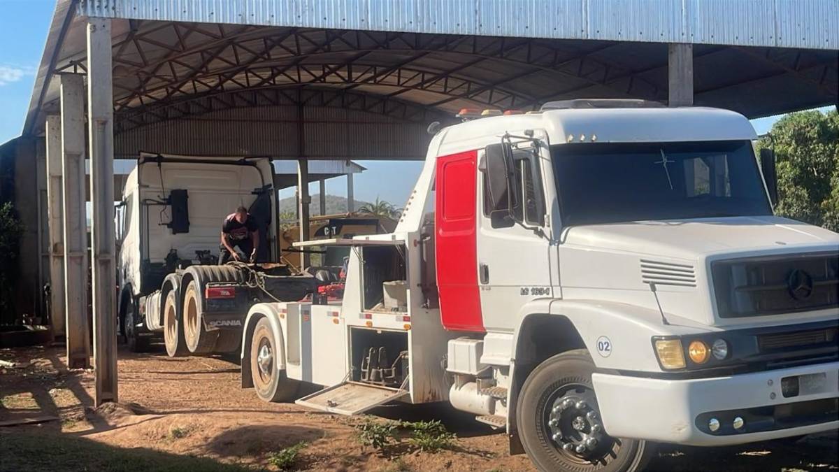 Apoio da PM em cumprimento de mandado, apreende caminhão e resulta na localização de arma de fogo em fazenda 
