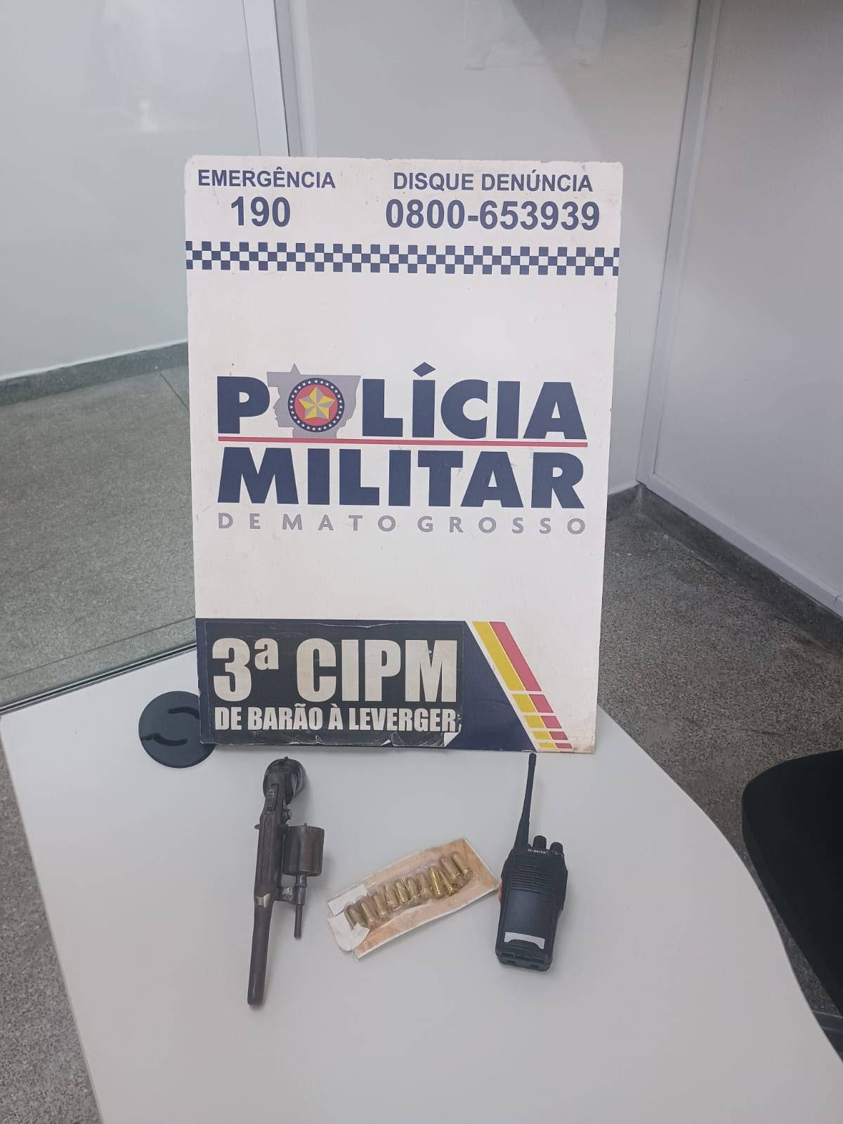 Polícia localiza revólver, rádio comunicador e munições durante buscas após roubo em chácara 