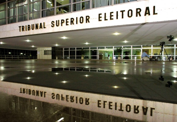 Pela primeira vez, TSE valida votos de candidato 