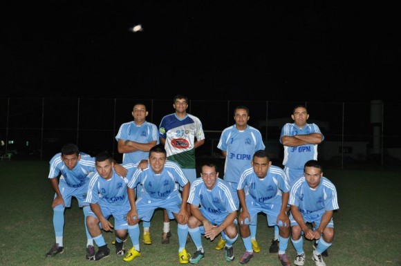 Família miliciana se reúne em jogo de futebol na ASSOADE