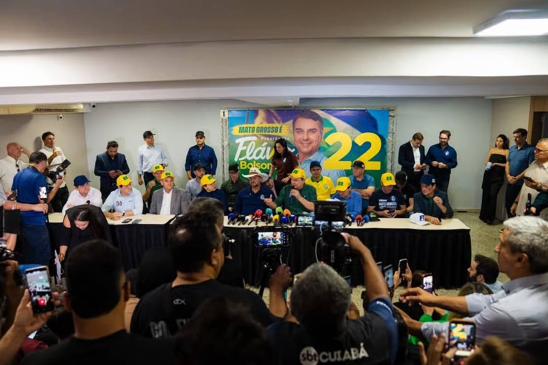 Max reúne 17 deputados de MT e formaliza apoio a Flávio Bolsonaro no segundo turno