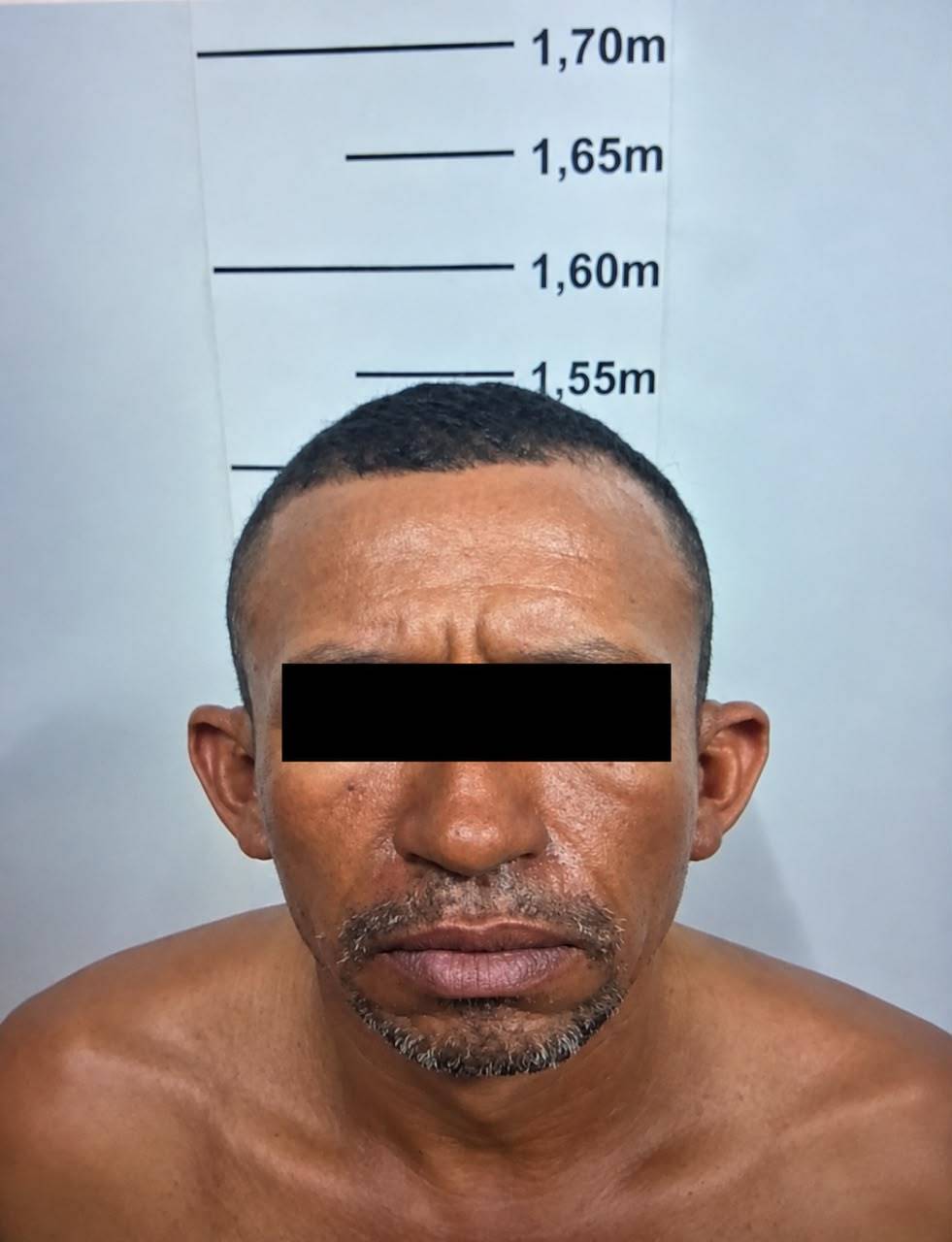 Embriagado, homem ameaça causar estragos com arma e facão, mas filhas conseguem desarmá-lo antes da chegada da PM