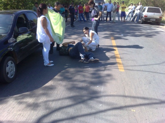 Motoqueiro tem fratura exposta em acidente na rodovia de Leverger
