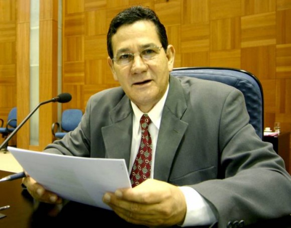 Morre, vítima de câncer, o apresentador de televisão Clóvis Roberto