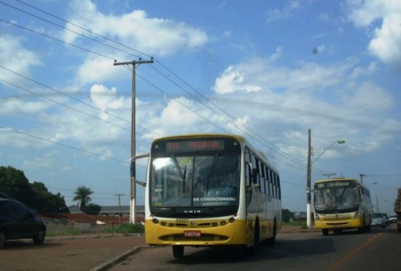 transporte coletivo  -  Tarifa volta a R$ 2,50  