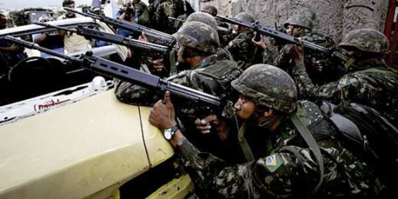 Forças policiais e Exército tomam parte baixa do Complexo do Alemão