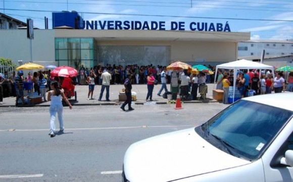 Filho de deputado teria comprado gabarito de Medicina