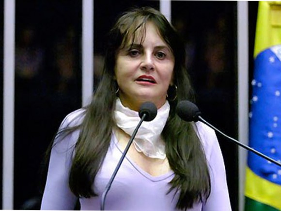 Funcionária de Serys pede demissão para 