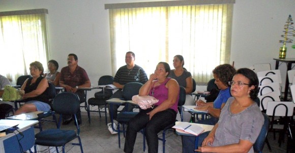 Secretária de Educação reúne diretores e coordenadores