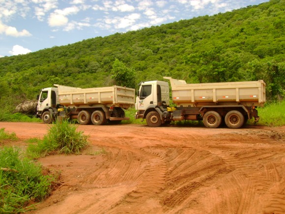 Prefeitura envia maquinários para Agrovila das Palmeiras