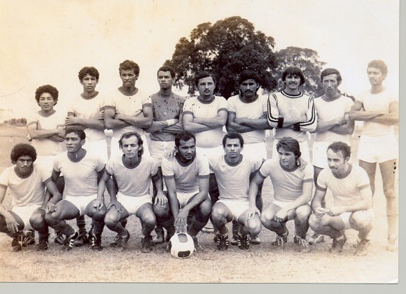 O futebol disputado aos domingos ainda é a maior distração da cidade