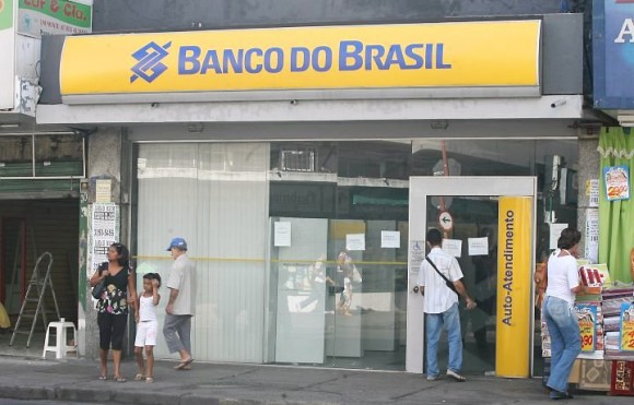 Agências estarão fechadas na segunda e terça-feira.