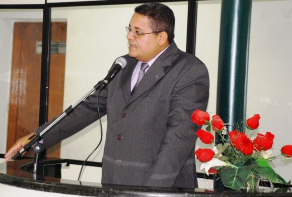 Dito Lucas apresenta requerimento convocando secretário Luciano