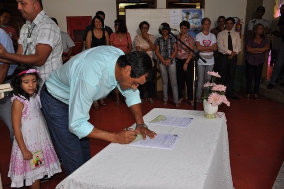 Ugo Padilha assina Portaria de reenquadramento de servidores