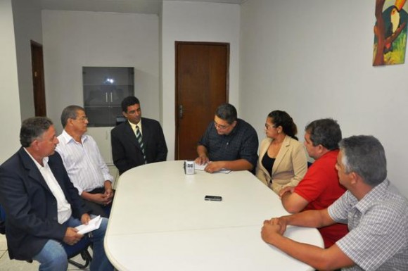 Vereadores e prefeito tentam chegar a um entendimento nesta sexta