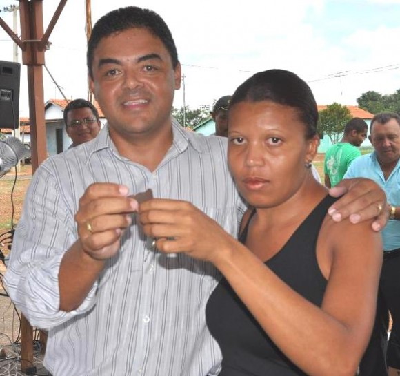 Prefeito entrega 3ª Etapa de Núcleo Habitacional em Livramento